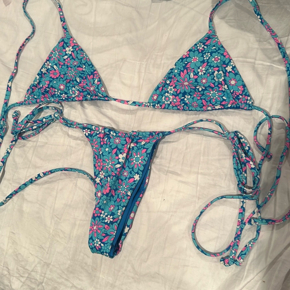 Frankie’s bikini size small top and size medium bottoms